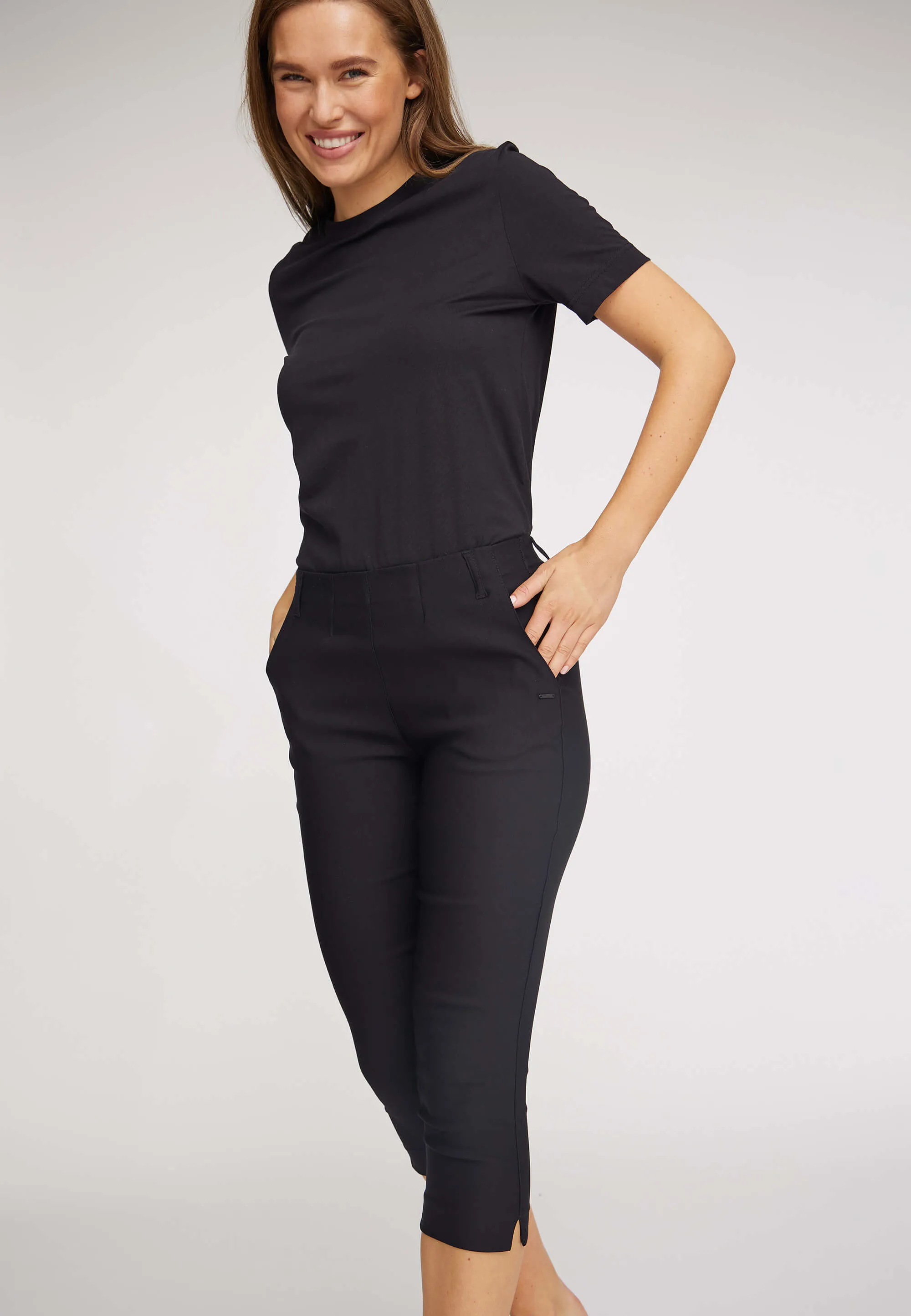 Elizabeth Slim Capri Medium Length - Black