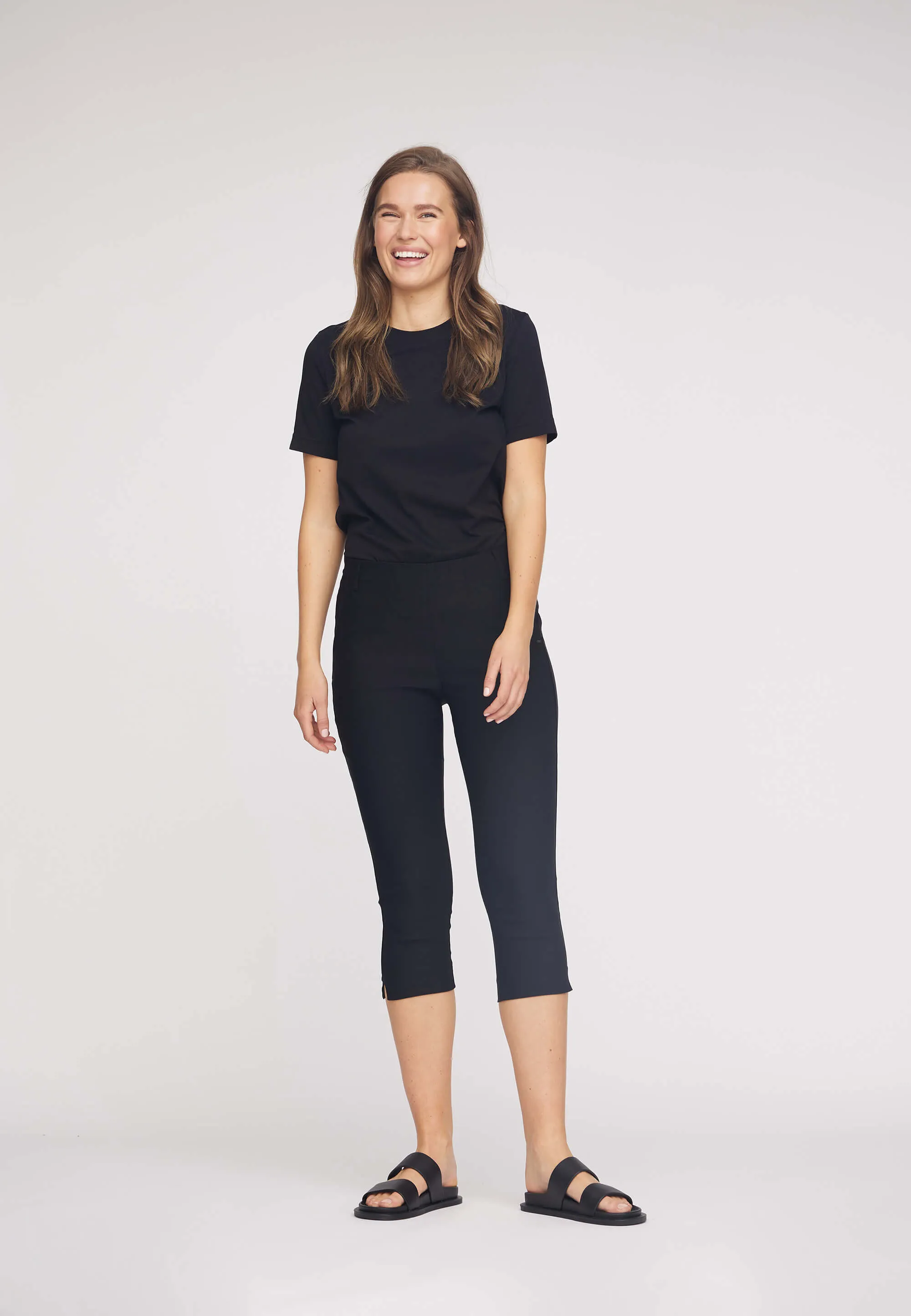 Elizabeth Slim Capri Medium Length - Black