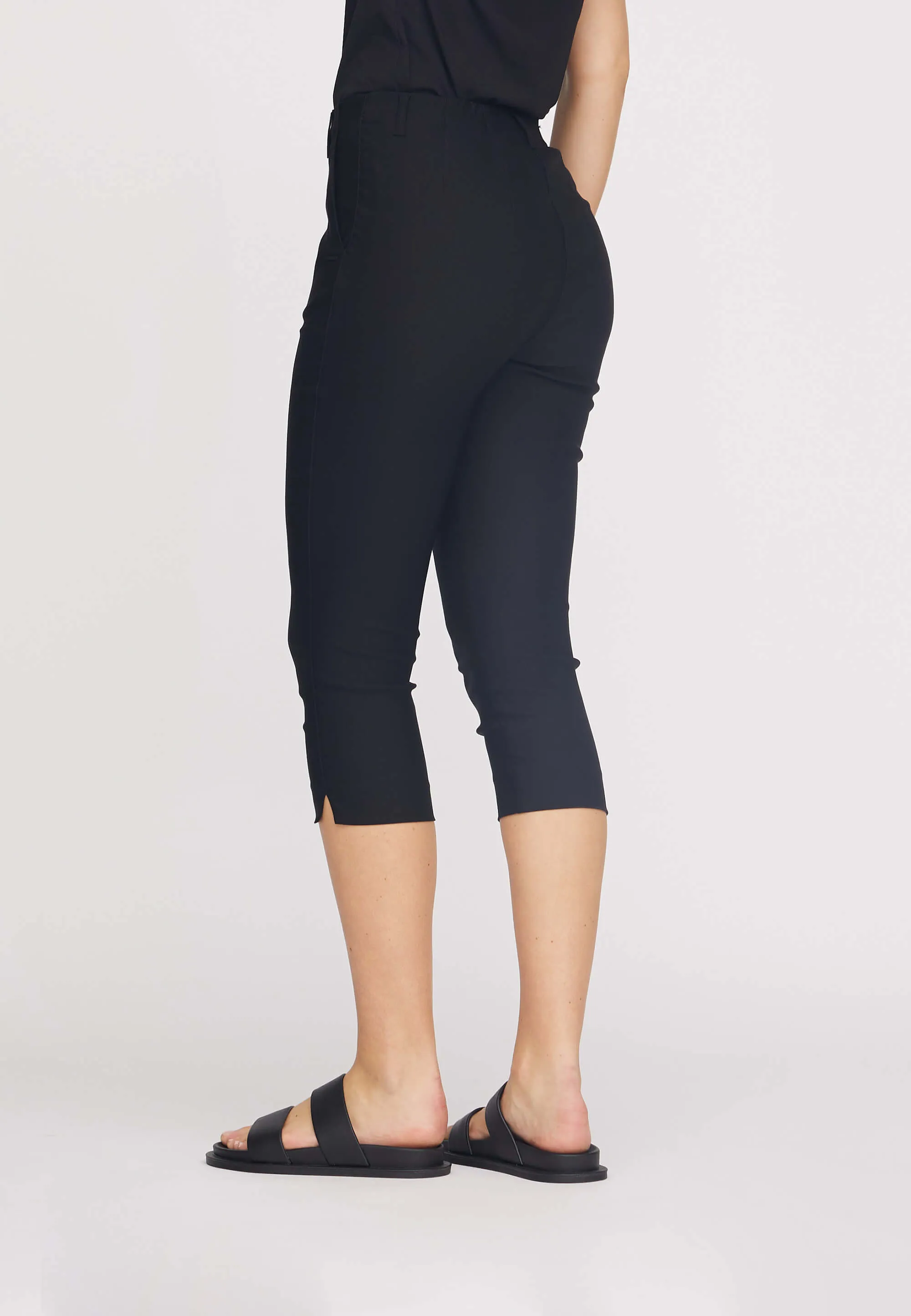 Elizabeth Slim Capri Medium Length - Black