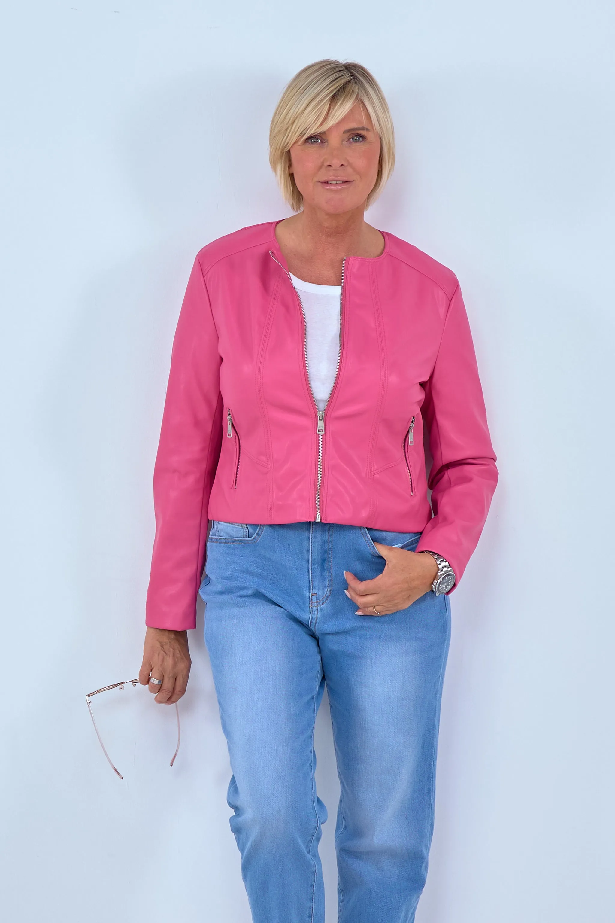 kurze Kunstlederjacke, tailliert, beere