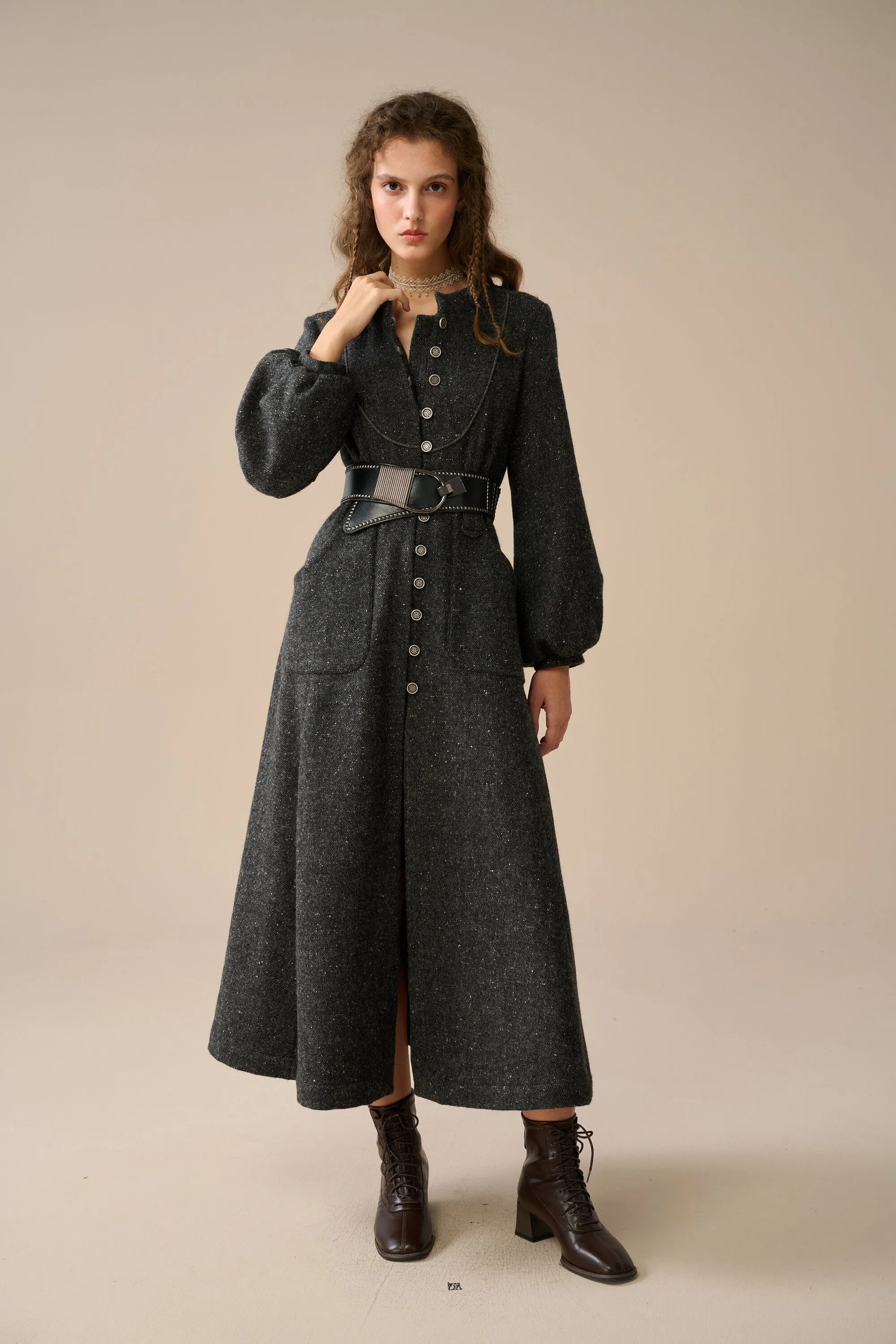 Margaret 25|100% wool buttoned down coat