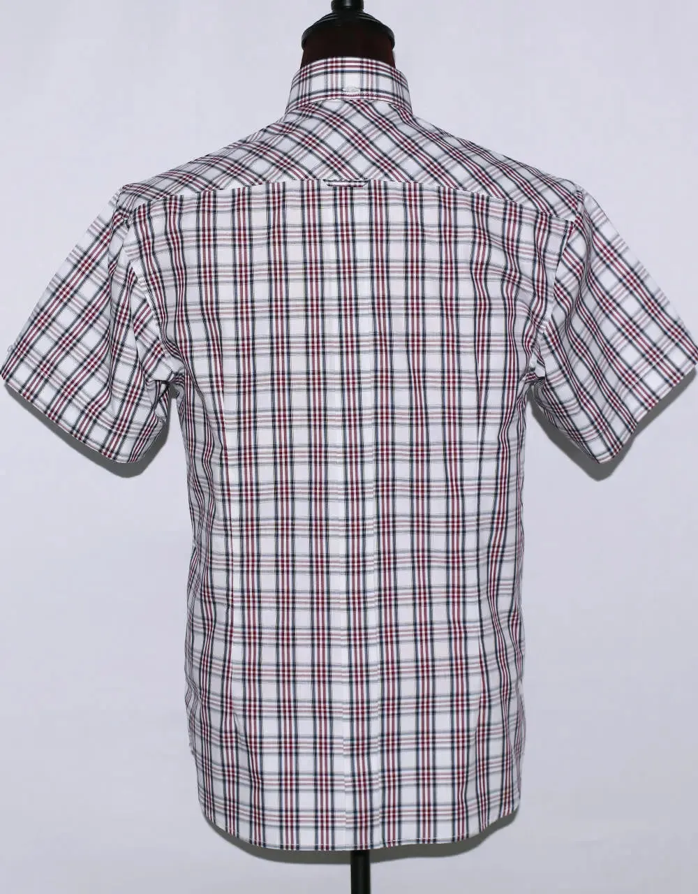 Men's Short Sleeve Classic White And Burgundy Plaid Shirt Size M