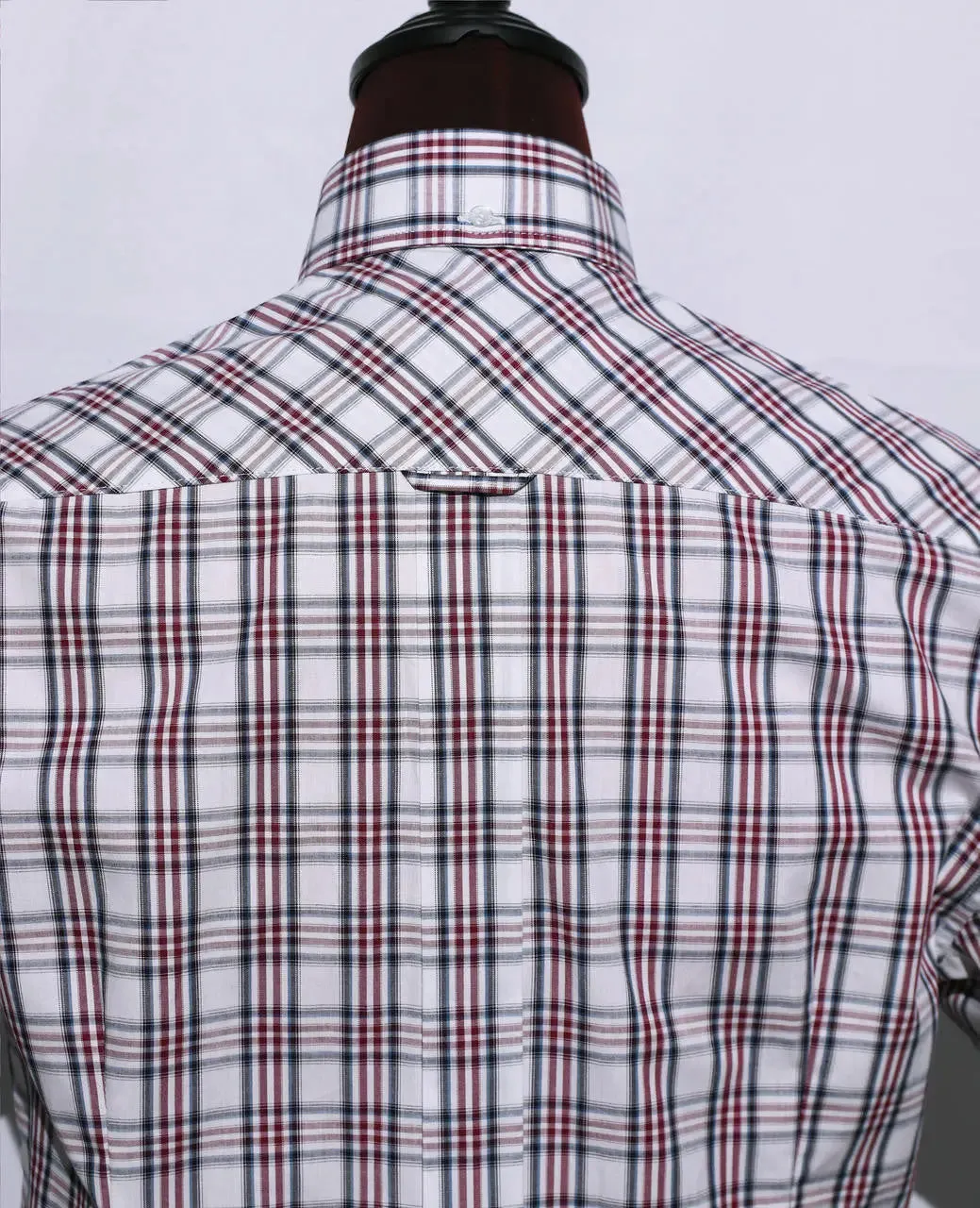 Men's Short Sleeve Classic White And Burgundy Plaid Shirt Size M