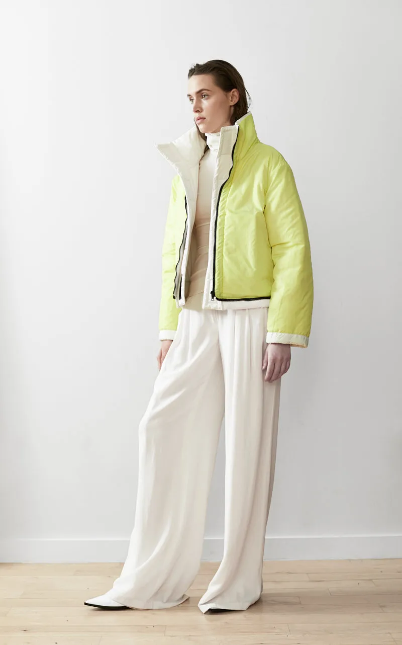 REVERSIBLE CROPPED SUSTAINABLE DOWN COAT