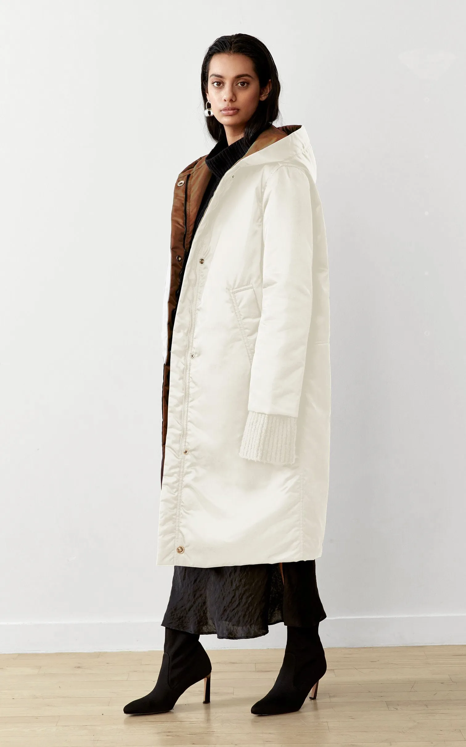 SUSTAINABLE REVERSIBLE SATIN DOWN COAT