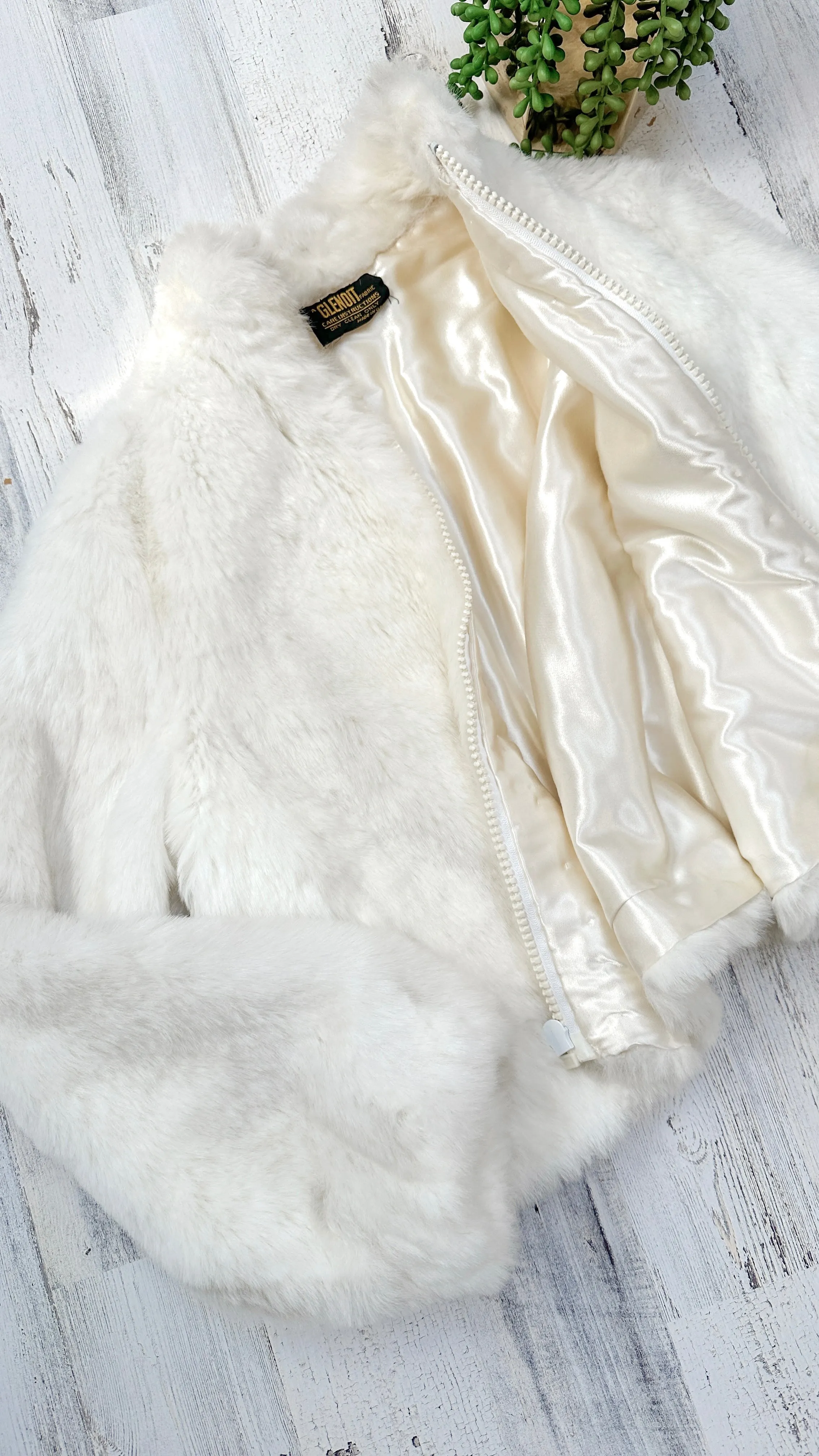 Vintage Glenoit Fabrics Ivory Faux Fur Jacket (M)